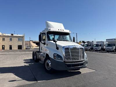 Freightliner Cascadia 125 Day Cab Truck - 435HP, 12 Speed Automatic