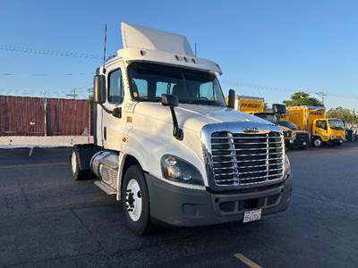 Freightliner Cascadia 125 Single Axle Day Cab Truck - 410HP, 10 Speed Manual