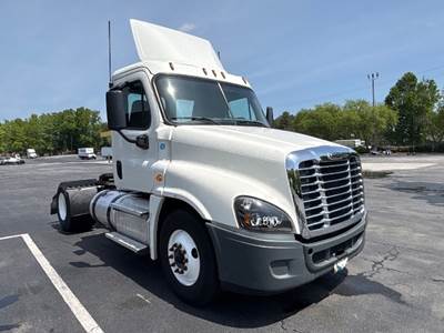 Freightliner Cascadia 125 Single Axle Day Cab Truck - 410HP, 12 Speed Automatic