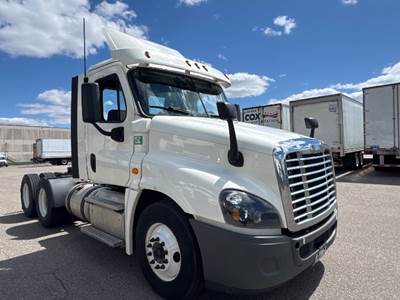 Freightliner Cascadia 125 Day Cab Truck - 450HP, 12 Speed Automatic
