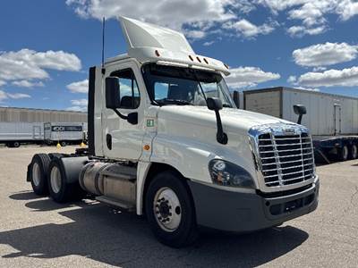Freightliner Cascadia 125 Day Cab Truck - 450HP, 12 Speed Automatic