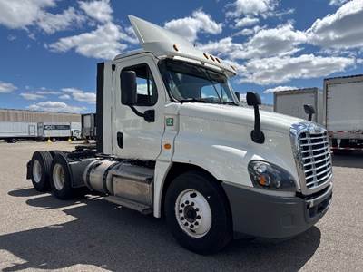 Freightliner Cascadia 125 Day Cab Truck - 450HP, 12 Speed Automatic