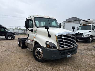 Freightliner Cascadia 125 Day Cab Truck - 435HP, 10 Speed Automatic