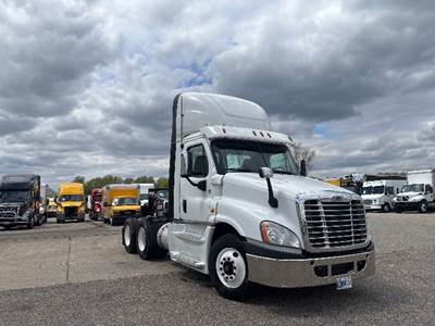 Freightliner Cascadia 125 Day Cab Truck - Cummins 450HP, 10 Speed Manual