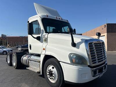Freightliner Cascadia 125 Day Cab Truck - 435HP, 10 Speed Automatic