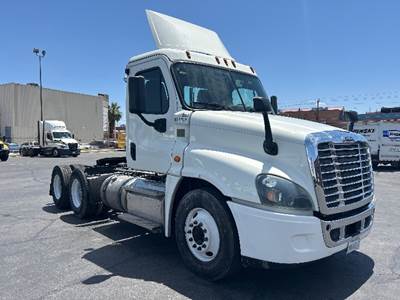 Freightliner Cascadia 125 Day Cab Truck - 435HP, 10 Speed Automatic