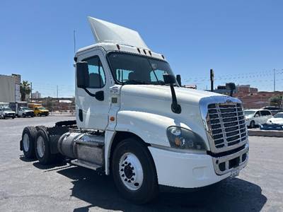 Freightliner Cascadia 125 Day Cab Truck - 435HP, 10 Speed Automatic