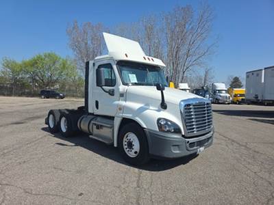 Freightliner Cascadia 125 Day Cab Truck - 435HP, 12 Speed Automatic