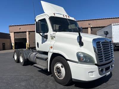 Freightliner Cascadia 125 Day Cab Truck - 435HP, 10 Speed Automatic