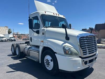 Freightliner Cascadia 125 Day Cab Truck - 435HP, 10 Speed Automatic