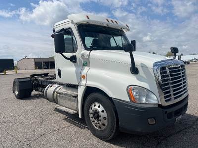 Freightliner Cascadia 125 Single Axle Day Cab Truck - 410HP, 12 Speed Automatic