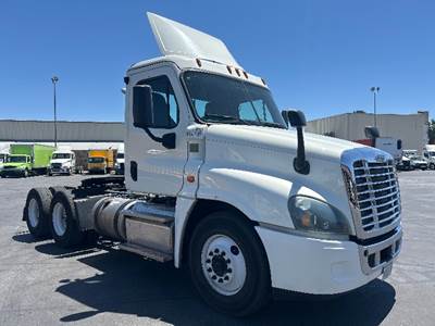 Freightliner Cascadia 125 Day Cab Truck - 435HP, 10 Speed Automatic