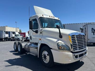 Freightliner Cascadia 125 Day Cab Truck - 435HP, 10 Speed Automatic