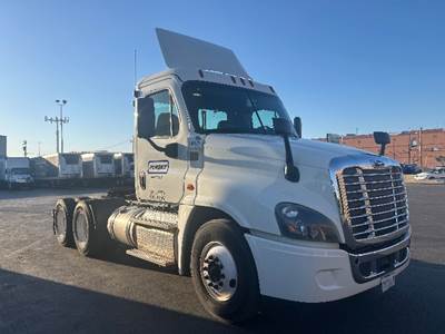 Freightliner Cascadia 125 Day Cab Truck - 435HP, 10 Speed Automatic