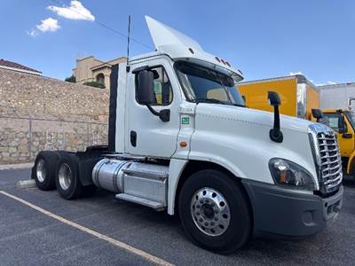 Freightliner Cascadia 125 Day Cab Truck - 435HP, 12 Speed Automatic