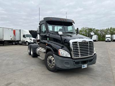 Freightliner Cascadia 125 Day Cab Truck - 455HP, 10 Speed Manual