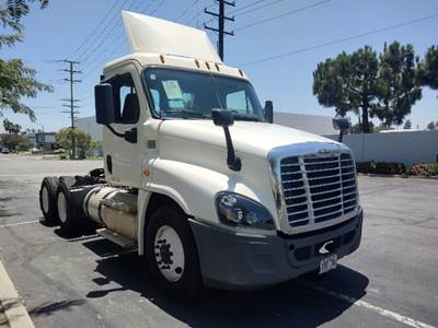 Freightliner Cascadia 125 Day Cab Truck - 435HP, 10 Speed Manual