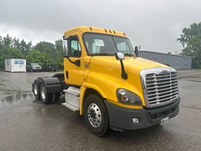 Freightliner Cascadia 125 Day Cab Truck - 475HP, 13 Speed Automatic