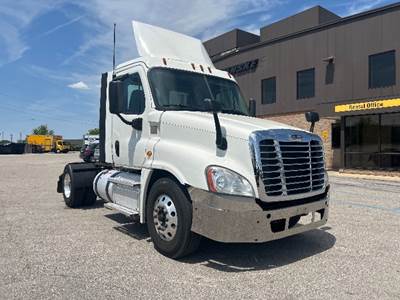 Freightliner Cascadia 125 Single Axle Day Cab Truck - 410HP, 12 Speed Automatic