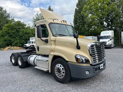 Freightliner Cascadia 125 Day Cab Truck - 475HP, 10 Speed Manual