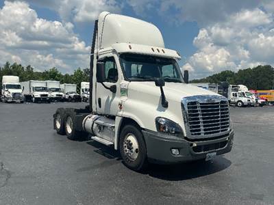 Freightliner Cascadia 125 Day Cab Truck - 435HP, 12 Speed Automatic
