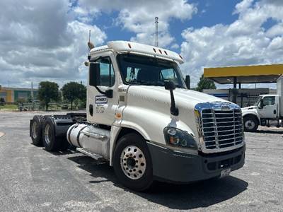 Freightliner Cascadia 125 Day Cab Truck - Cummins 450HP, 13 Speed Manual