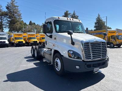 Freightliner Cascadia 125 Day Cab Truck - 435HP, 10 Speed Manual