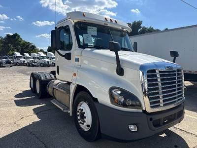 Freightliner Cascadia 125 Day Cab Truck - 475HP, 13 Speed Manual