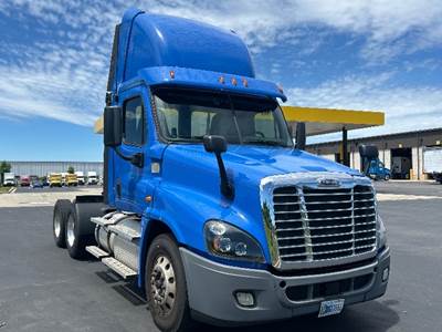 Freightliner Cascadia 125 Day Cab Truck - 435HP, 13 Speed Manual