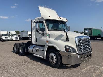 Freightliner Cascadia 125 Day Cab Truck - 435HP, 12 Speed Automatic