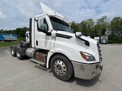Freightliner Cascadia 125 Day Cab Truck - 455HP, 12 Speed Automatic