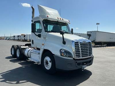 Freightliner Cascadia 125 Day Cab Truck - 455HP, 12 Speed Automatic