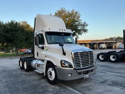 Freightliner Cascadia 125 Day Cab Truck - 435HP, 10 Speed Manual