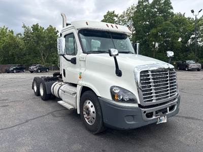 Freightliner Cascadia 125 Day Cab Truck - Cummins 500HP, 13 Speed Manual