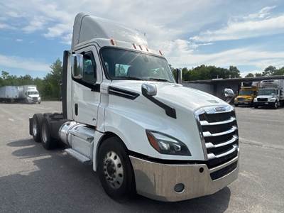 Freightliner Cascadia 125 Day Cab Truck - 450HP, 12 Speed Automatic