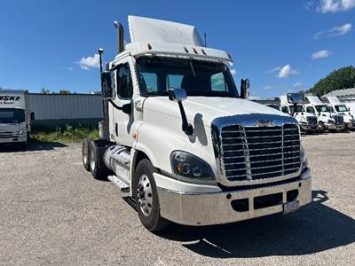 Freightliner Cascadia 125 Day Cab Truck - 435HP, 12 Speed Automatic