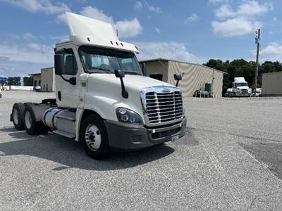 Freightliner Cascadia 125 Day Cab Truck - 450HP, 12 Speed Automatic
