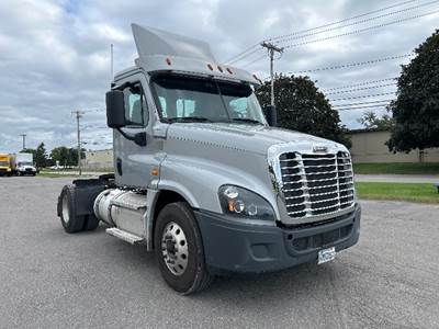 Freightliner Cascadia 125 Single Axle Day Cab Truck - 410HP, 12 Speed Automatic
