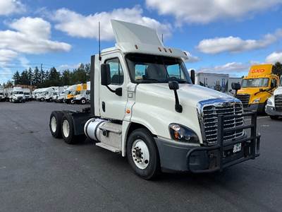 Freightliner Cascadia 125 Day Cab Truck - 455HP, 12 Speed Automatic