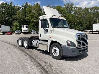 Freightliner Cascadia 125 Day Cab Truck - 435HP, 12 Speed Automatic