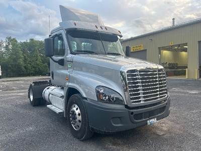 Freightliner Cascadia 125 Single Axle Day Cab Truck - 410HP, 12 Speed Automatic