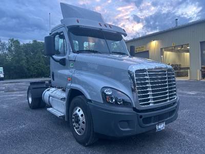Freightliner Cascadia 125 Single Axle Day Cab Truck - 410HP, 12 Speed Automatic