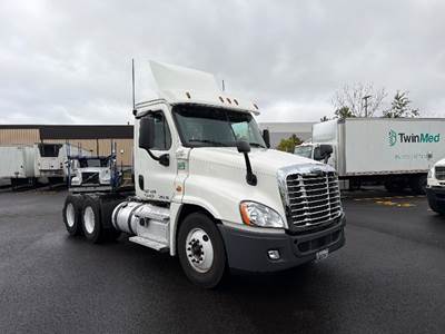 Freightliner Cascadia 125 Day Cab Truck - 435HP, 12 Speed Automatic
