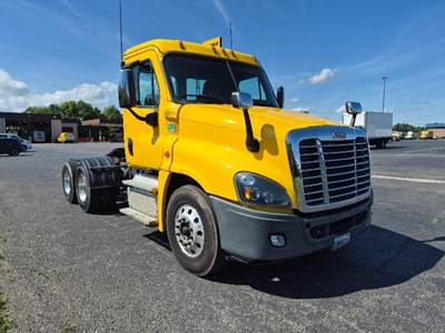 Freightliner Cascadia 125 Day Cab Truck - 475HP, 13 Speed Automatic