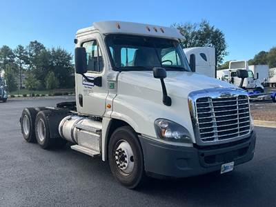 Freightliner Cascadia 125 Day Cab Truck - 455HP, 12 Speed Automatic