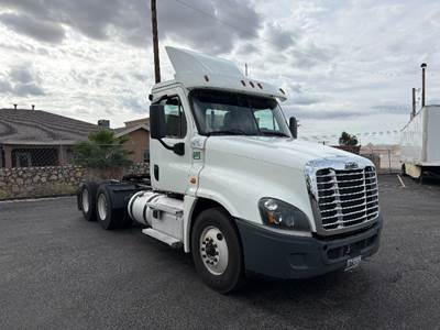 Freightliner Cascadia 125 Day Cab Truck - 435HP, 12 Speed Automatic