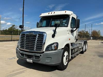 Freightliner Cascadia 125 Day Cab Truck - 455HP, 13 Speed Automatic
