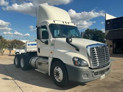 Freightliner Cascadia 125 Day Cab Truck - 435HP, 12 Speed Automatic