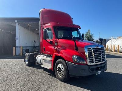 Freightliner Cascadia 125 Single Axle Day Cab Truck - 455HP, 12 Speed Automatic