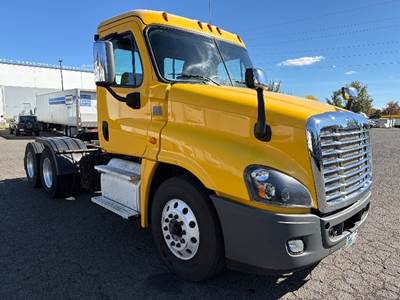 Freightliner Cascadia 125 Day Cab Truck - 475HP, 13 Speed Automatic